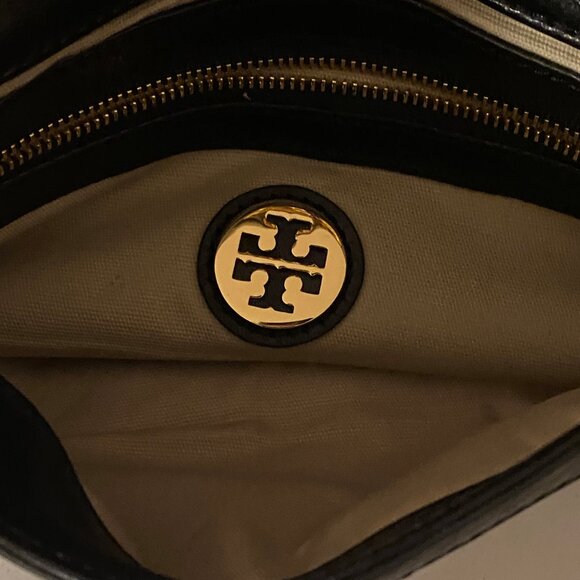 Tory Burch Black Logo Clutch Bag - Picture 2 of 9